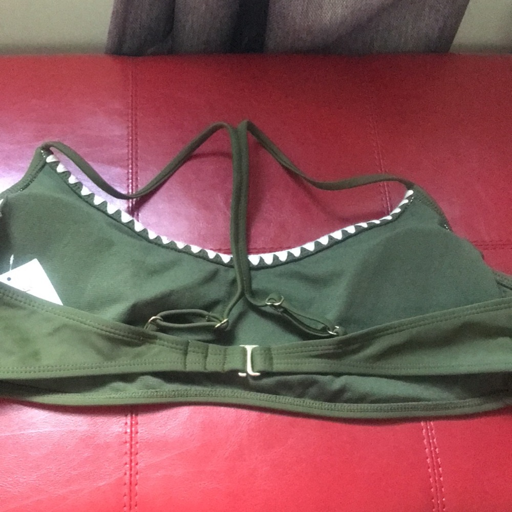 Bikini - Picture 3 of 7